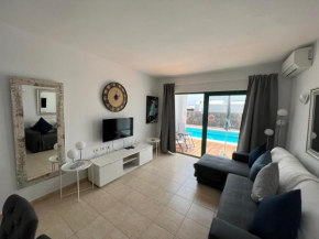 Oasis Blue - beautiful 1 bedroom apartment on private complex with pool